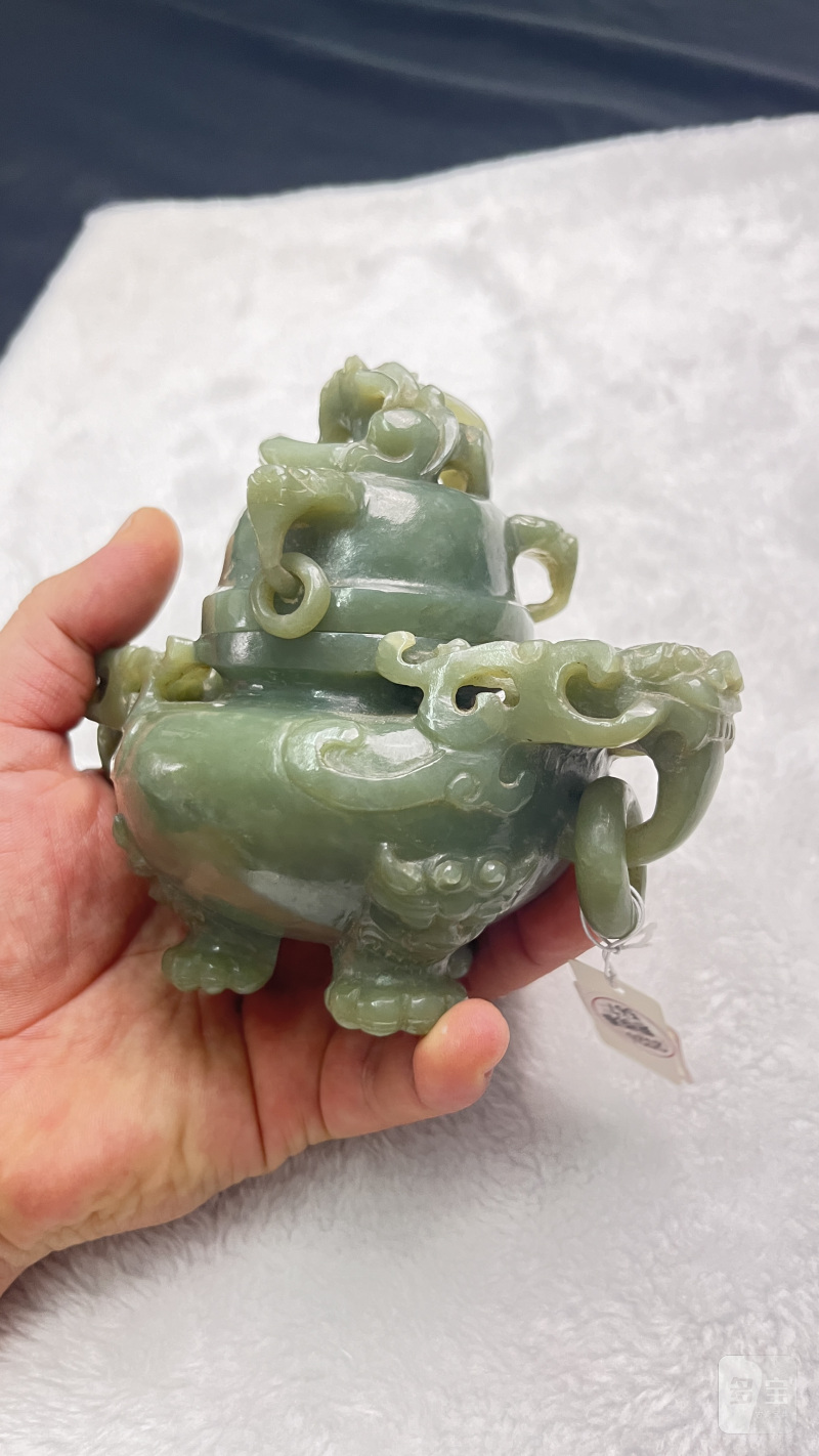 玉兽首衔环耳龙顶熏炉 - 图4
